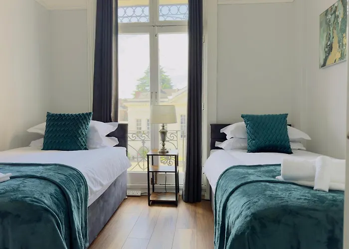 Luxury Ensuite Apartment With Balcony Free Parking