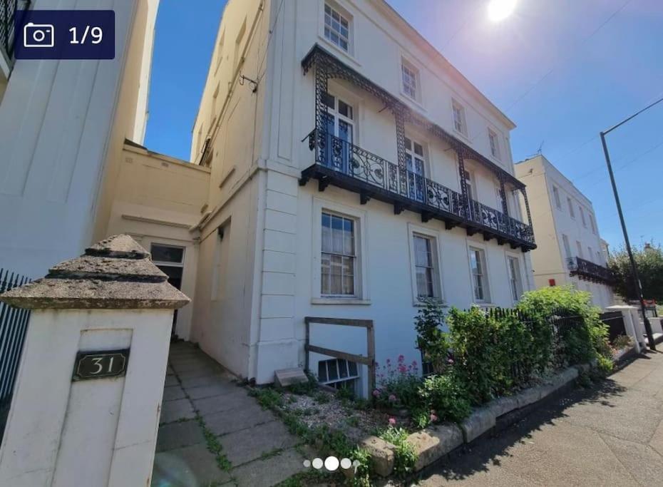 Luxury Ensuite With Balcony Free Parking Apartment Leamington Spa