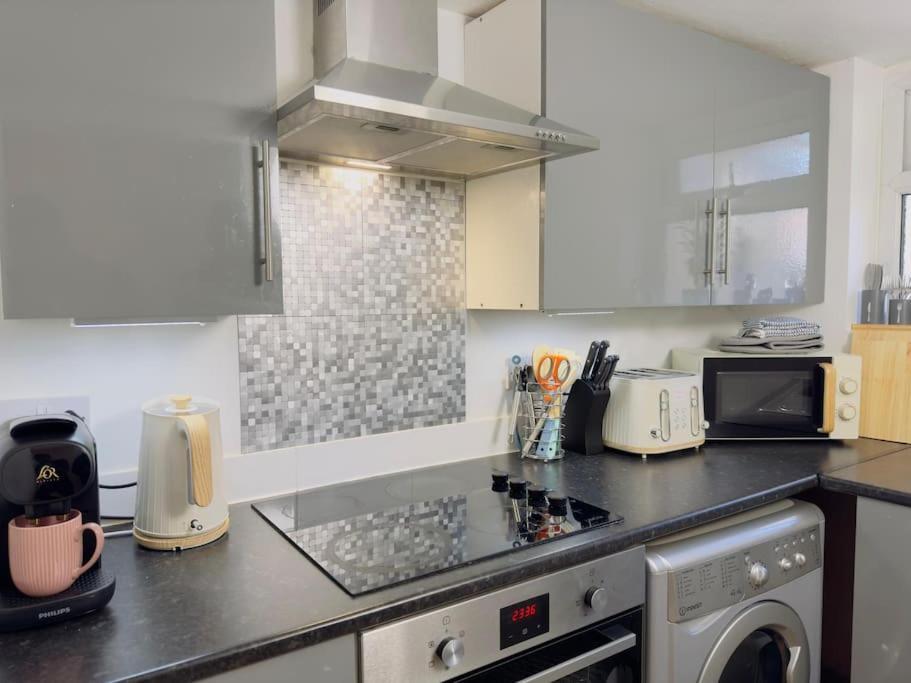 Luxury Ensuite With Balcony Free Parking Apartment *